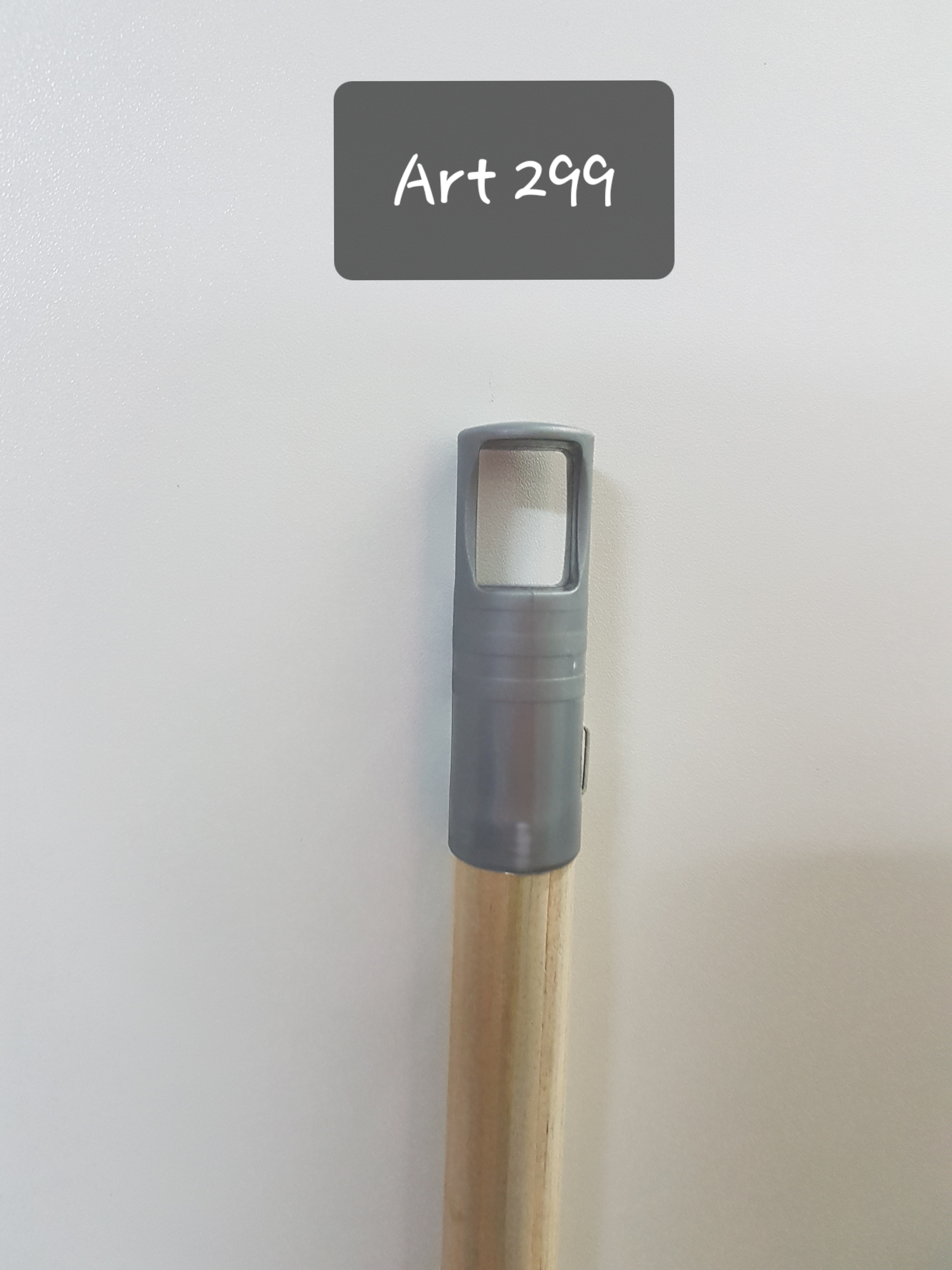 CABO DE MADERA CON CAPUCHON Y ROSCA PLASTICA x 1,30  