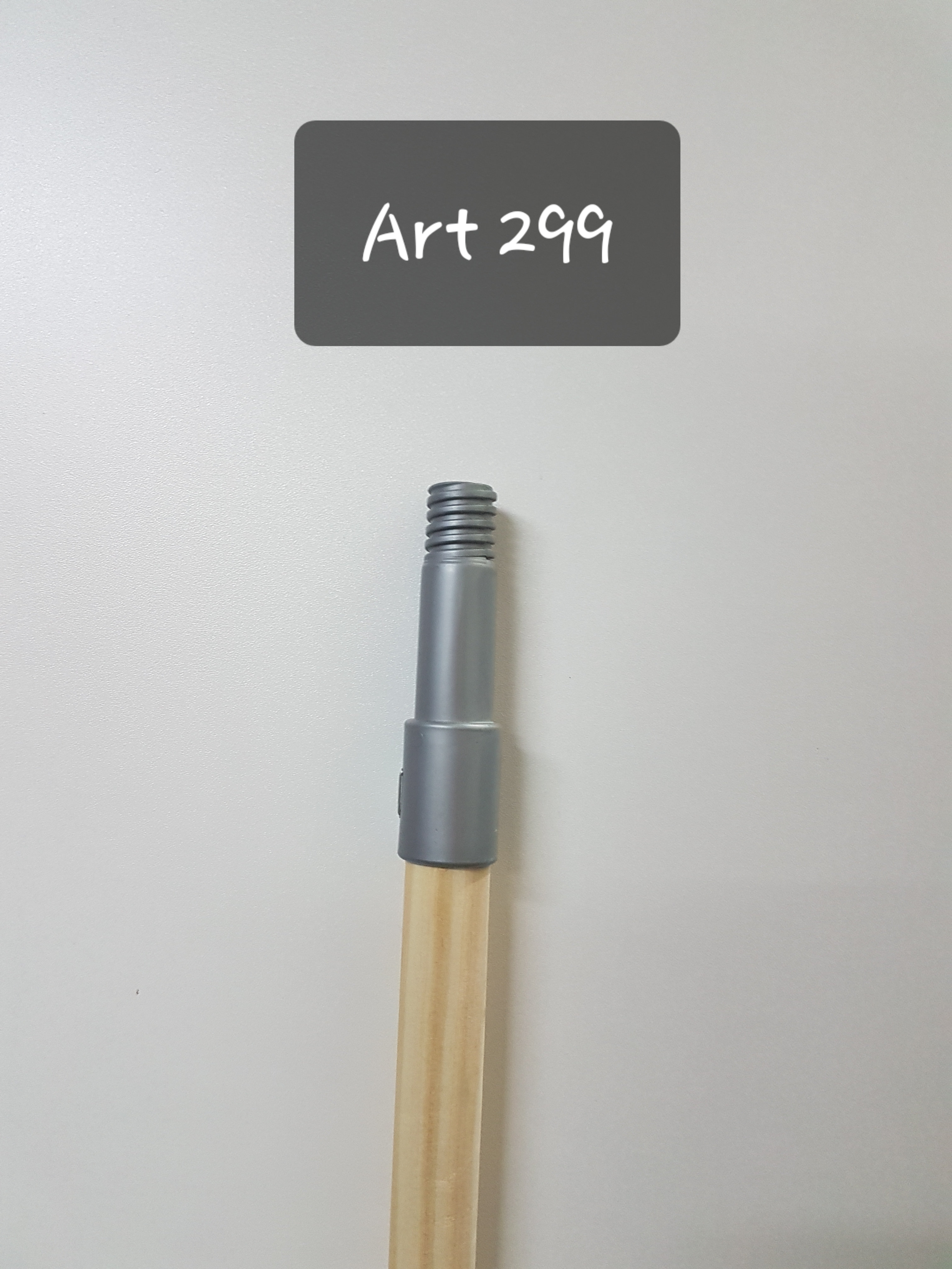 CABO DE MADERA CON CAPUCHON Y ROSCA PLASTICA x 1,30  